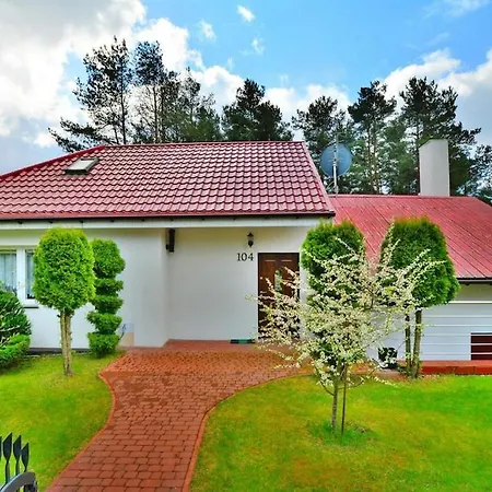 Spacious Cottage, Idyllic Right On The Lake, Spore Holiday home Szczecinek