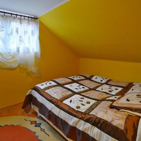 Spacious Cottage, Idyllic Right On The Lake, Spore بيت للعطل