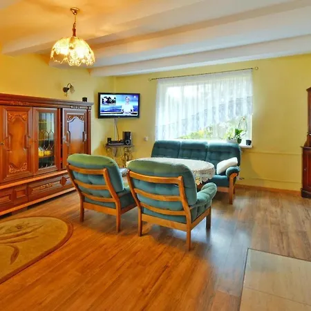Spacious Cottage, Idyllic Right On The Lake, Spore *