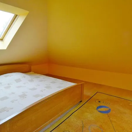 Spacious Cottage, Idyllic Right On The Lake, Spore *