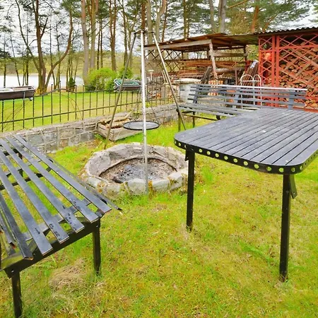بيت للعطل Spacious Cottage, Idyllic Right On The Lake, Spore *