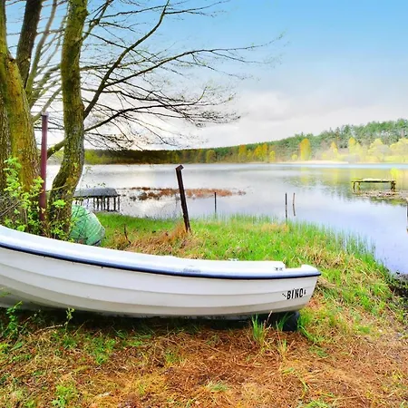 Spacious Cottage, Idyllic Right On The Lake, Spore