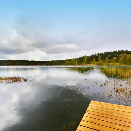 Spacious Cottage, Idyllic Right On The Lake, Spore