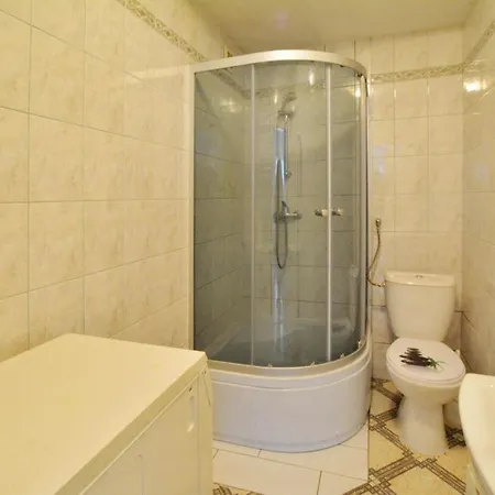 Spacious Cottage, Idyllic Right On The Lake, Spore *
