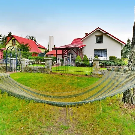 Spacious Cottage, Idyllic Right On The Lake, Spore Holiday home Szczecinek