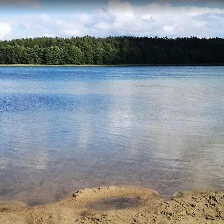 Spacious Cottage, Idyllic Right On The Lake, Spore بيت للعطل *